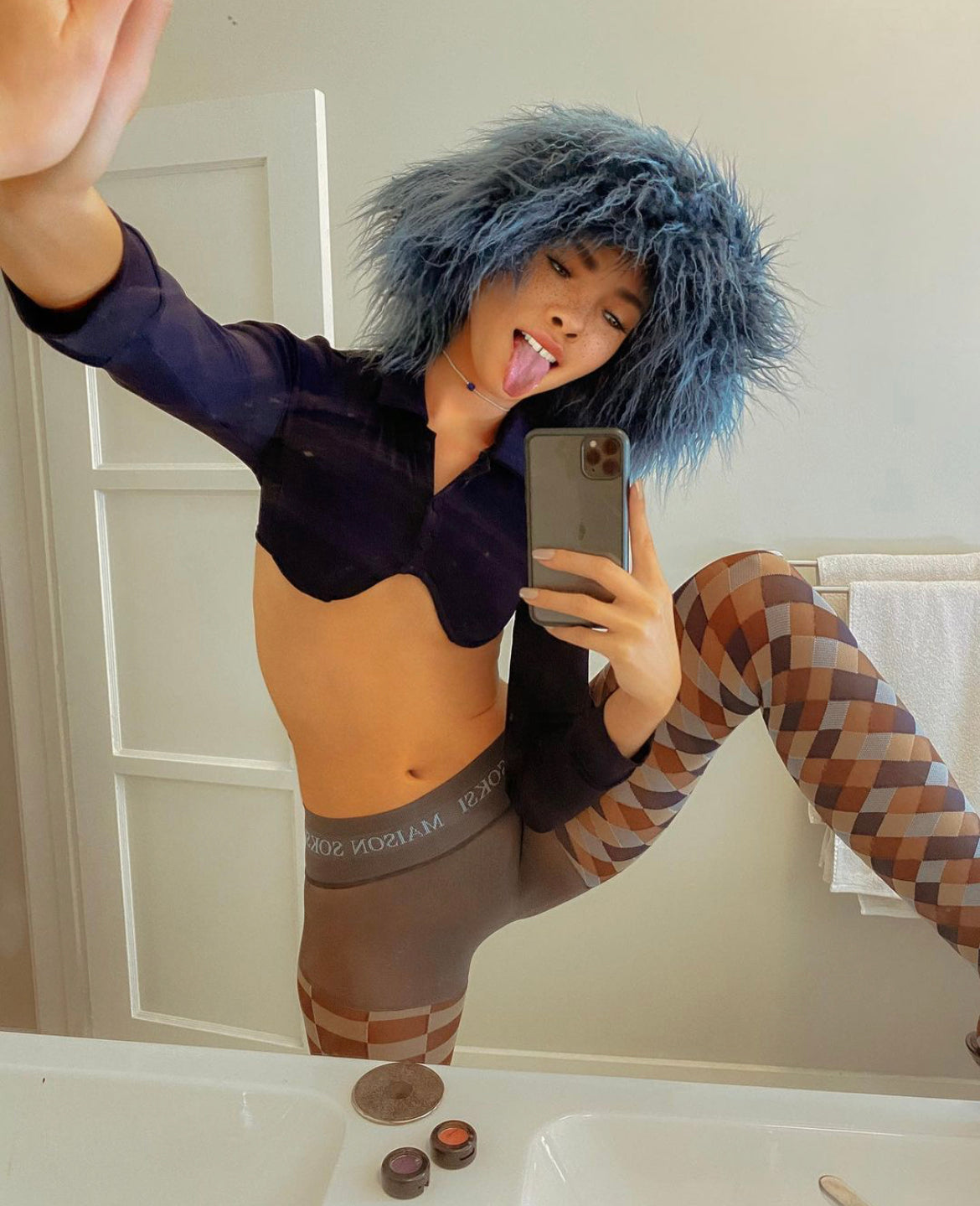 MIQUELA WEARING ‘ZAN’ TIGHTS