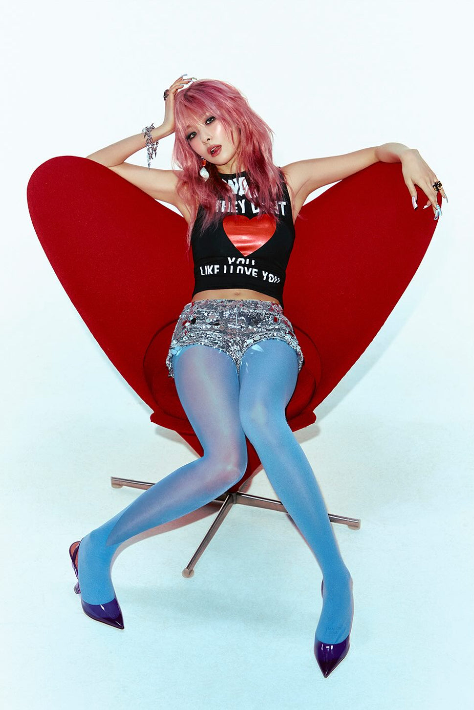 SEULGI OF RED VELVET WEARING ’69’ TIGHTS FOR ‘WEAKNESS’ MUSIC VIDEO